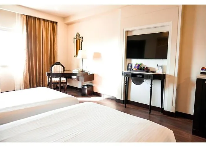 La Place Sarovar Portico